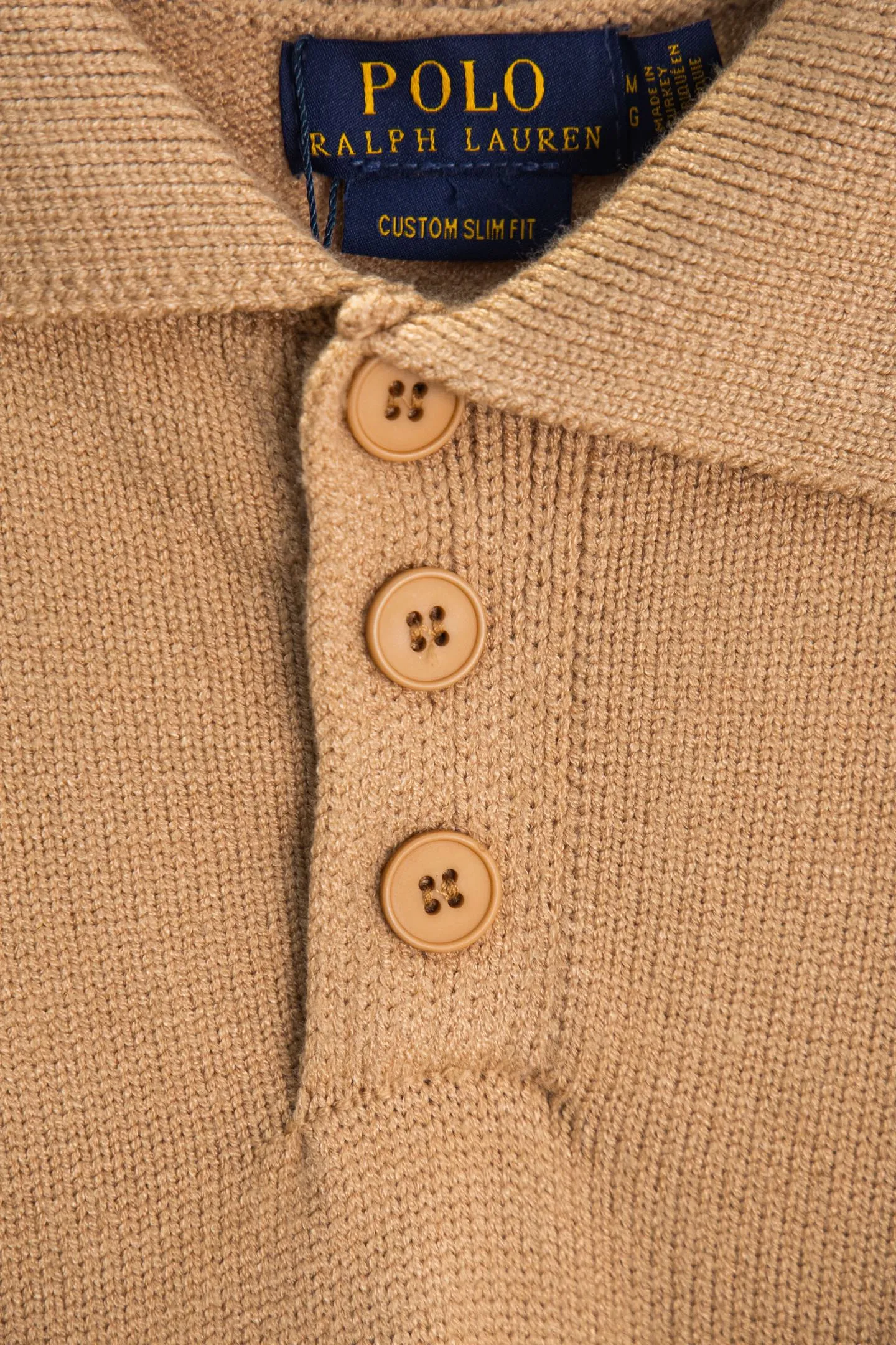 P230 Style number: Y258 Ralph Lauren POLO twist button open-chest sweater is a limited edition every year. There won’t be many styles in the store! Ralph Lauren men's half-button sweater. The shape is really nice. It can be worn alone or as a coat. It can be worn outside the inner layer. It is versatile and looks good. Tag, hanging grain, washable, packaging bag, full set of accessories. The appearance is quite high. The workmanship is super exquisite. Color: navy, gray, apricot, navy. Size: S M L XL